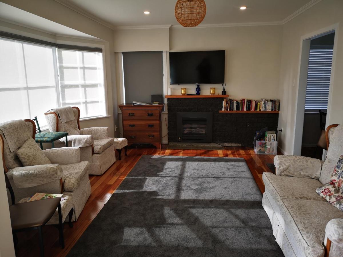 Cheerful 4 Bedroom Holiday Home Rotorua Luaran gambar