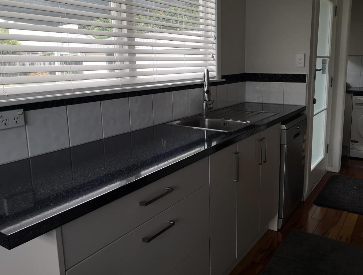 Cheerful 4 Bedroom Holiday Home Rotorua Luaran gambar