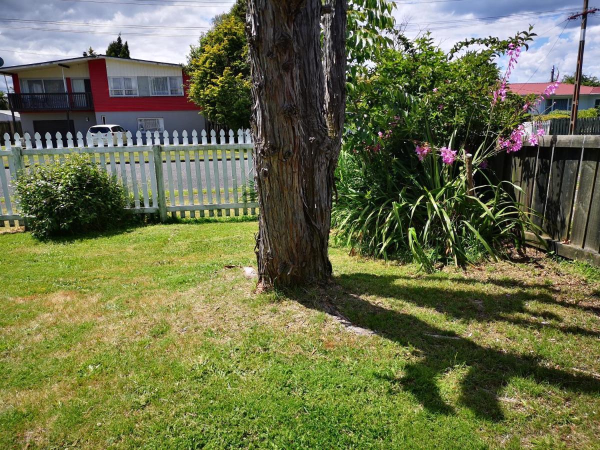 Cheerful 4 Bedroom Holiday Home Rotorua Luaran gambar